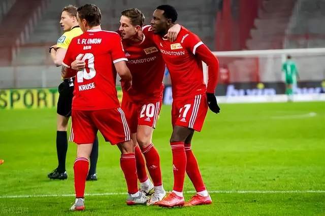 直播海报：霸王归来 何润东助阵苏超宿迁对战南京